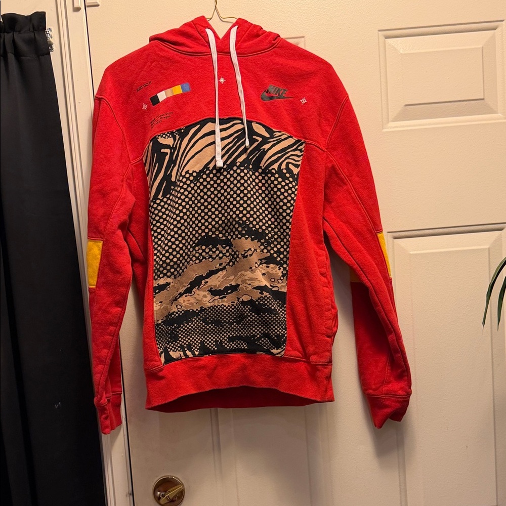 4 Nike Hoodies multiple colors. Red and Yellow Graphic Hoodie n black n blue one